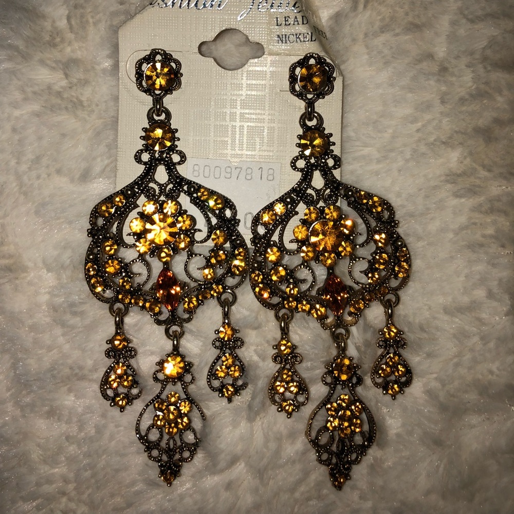 Yellow antique style earrings ✨